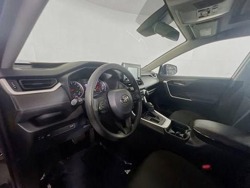 Used 2021 Toyota RAV4 XLE w/ Convenience Package FWD image 17