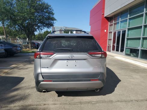 Used 2022 Toyota RAV4 Limited FWD image 5