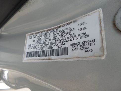 Used 2004 Toyota Tacoma XtraCab automatic SR5 image 89