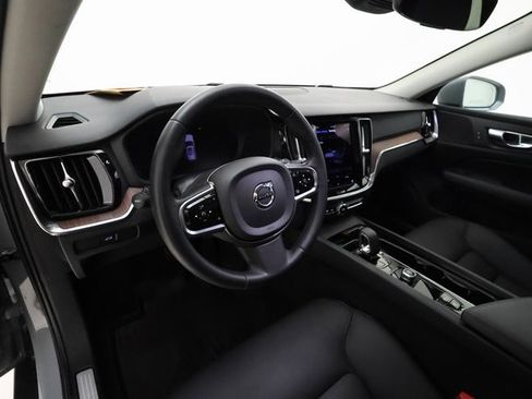 Used 2024 Volvo V60 B5 Cross Country Plus image 10