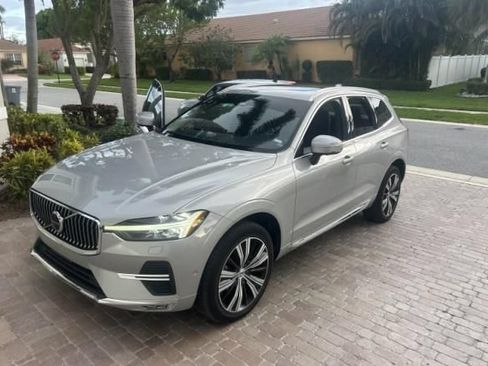 Used 2023 Volvo XC60 B5 Plus w/ Climate Package AWD/4WD image 3