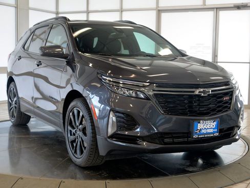 Used 2022 Chevrolet Equinox RS image 2