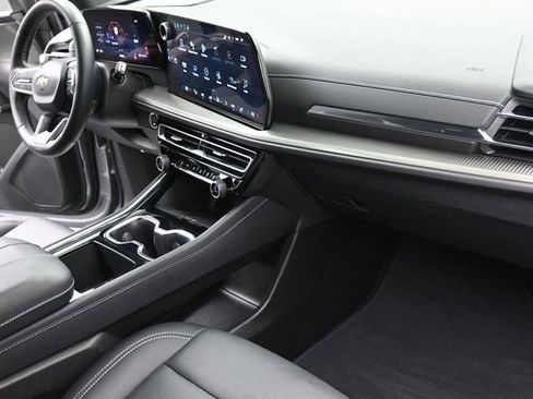 Used 2025 Chevrolet Traverse LT image 29