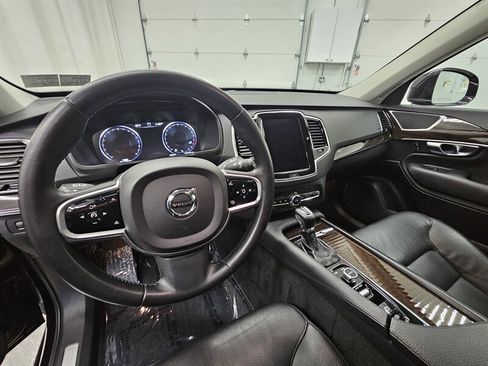 Used 2017 Volvo XC90 T6 Momentum w/ Vision Package image 11