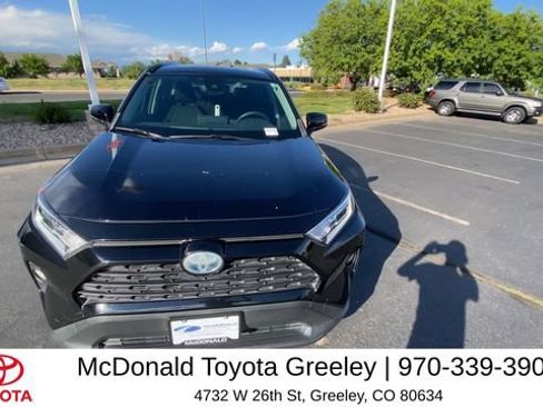 Used 2021 Toyota RAV4 XLE w/ Convenience Package AWD/4WD image 3