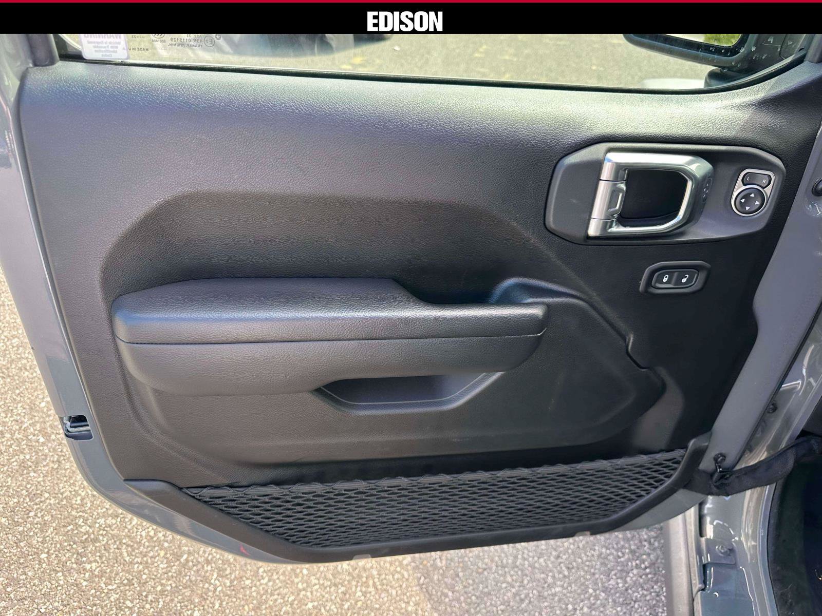 Used 2023 Jeep Wrangler Unlimited AWD/4WD image 15