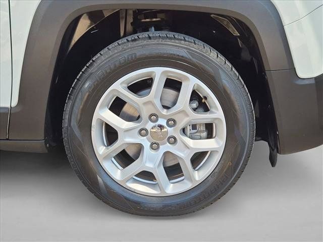 Used 2018 Jeep Renegade Latitude FWD image 22