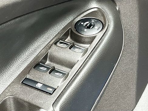 Used 2018 Ford Escape SE image 16