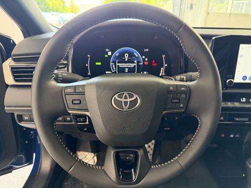 Used 2025 Toyota Camry SE FWD image 14