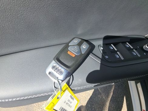 Used 2025 Audi Q5 e Premium Plus w/ Premium Plus Package image 25