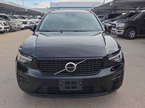 Used 2023 Volvo XC40 B4 Ultimate image 6