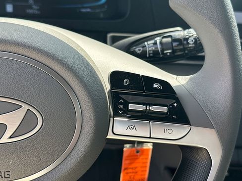 Used 2025 Hyundai Elantra SE image 25