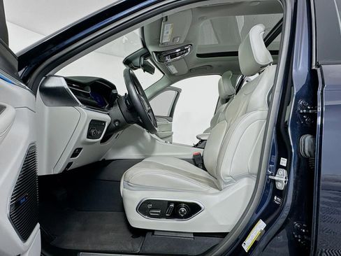 Used 2022 Jeep Grand Cherokee Overland w/ Advanced Protech Group III image 24