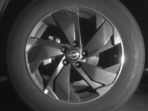 Used 2025 Nissan Rogue SV AWD/4WD image 12