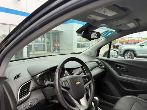 Used 2020 Chevrolet Trax LT w/ LT Convenience Package AWD/4WD image 7