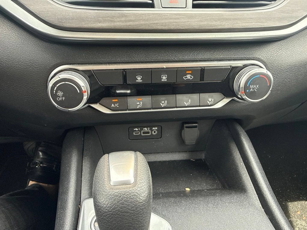 Used 2025 Nissan Altima 2.5 SV FWD image 25