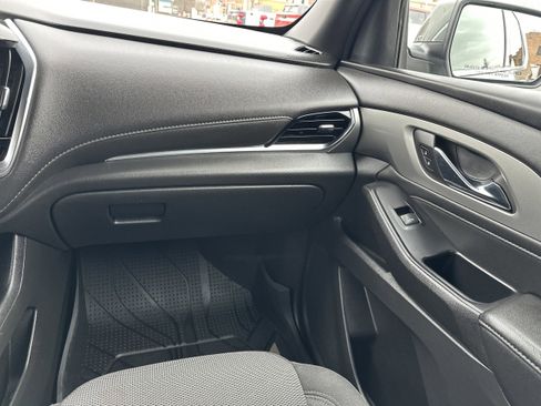 Used 2023 Chevrolet Traverse LT image 15