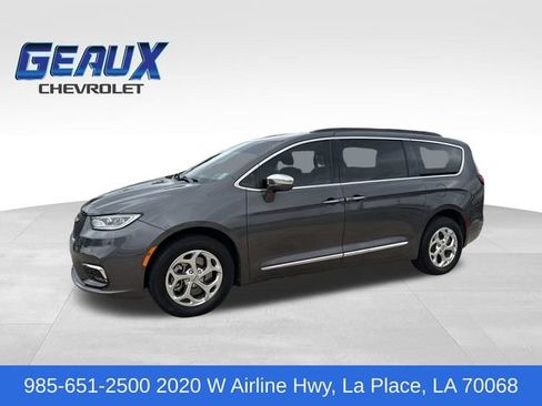Used 2022 Chrysler Pacifica Limited AWD/4WD image 1