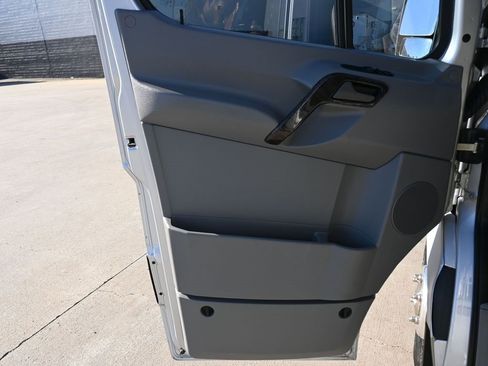 Used 2014 Mercedes-Benz Sprinter 3500 image 2