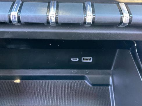 Certified 2025 GMC Yukon Elevation w/ Technology Package image 32