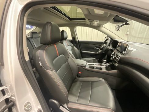 Used 2025 Nissan Sentra SR w/ SR Premium Package FWD image 14