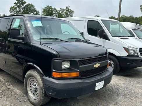 Used 2010 Chevrolet Express 1500 image 3
