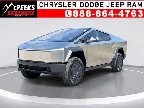 Used 2025 Tesla Cybertruck AWD Crew Cab image 1