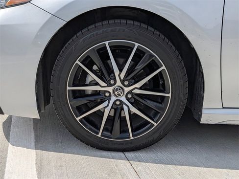 Used 2021 Toyota Camry SE image 9