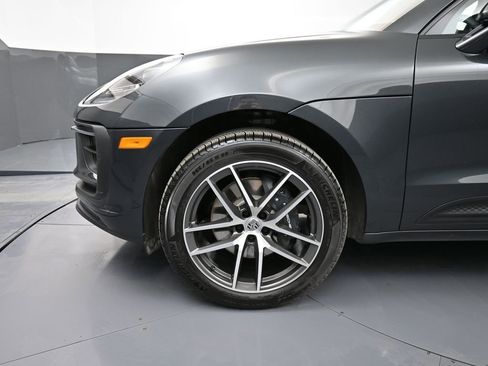 Certified 2025 Porsche Macan image 12