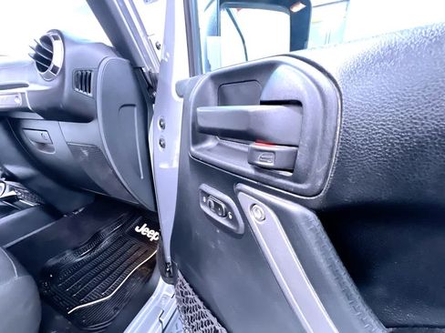 Used 2016 Jeep Wrangler Unlimited Sport w/ Quick Order Package 24S AWD/4WD image 32
