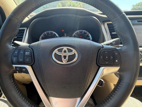 Used 2015 Toyota Highlander XLE FWD image 9
