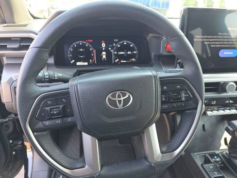 Used 2025 Toyota Tacoma TRD Off-Road AWD/4WD image 15