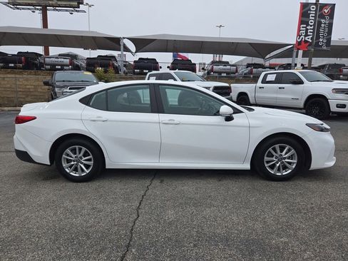 Used 2025 Toyota Camry LE image 9