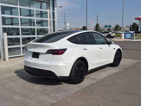 Used 2021 Tesla Model Y Long Range AWD/4WD image 3