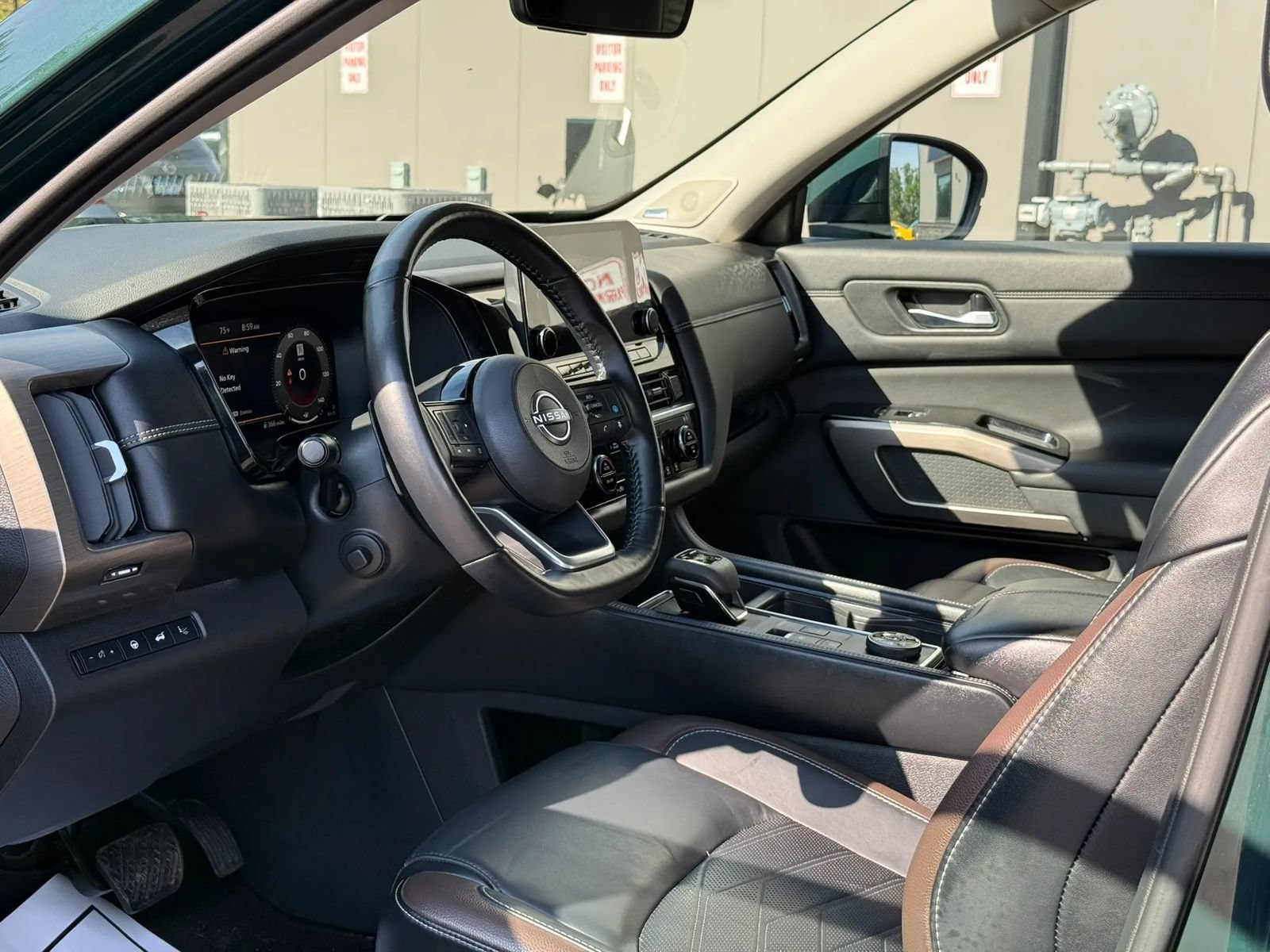 Used 2023 Nissan Pathfinder Platinum AWD/4WD image 10