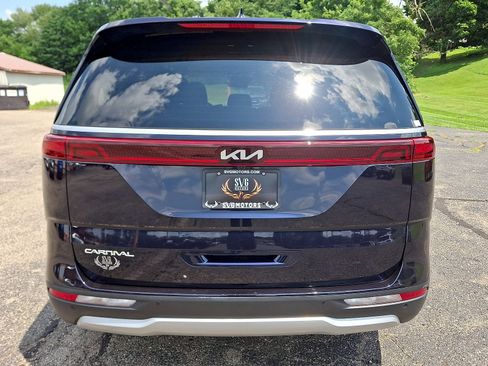 Used 2024 Kia Carnival LX FWD image 23