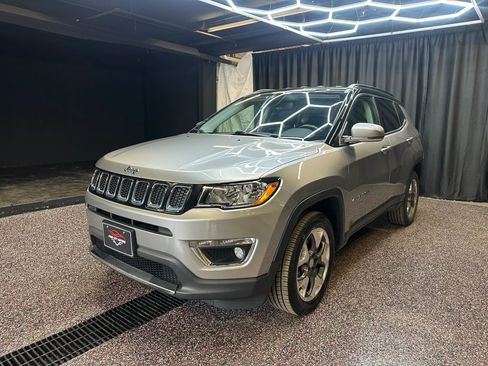 Used 2018 Jeep Compass Limited image 3