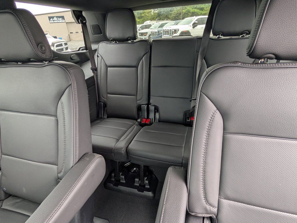Used 2026 GMC Yukon Denali w/ Sun & Power Step Package AWD/4WD image 8