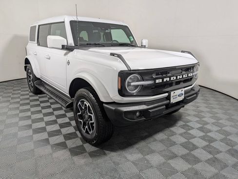 Certified 2025 Ford Bronco Outer Banks AWD/4WD image 1