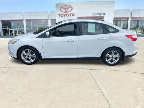 Used 2014 Ford Focus SE w/ SE Winter Package FWD image 2