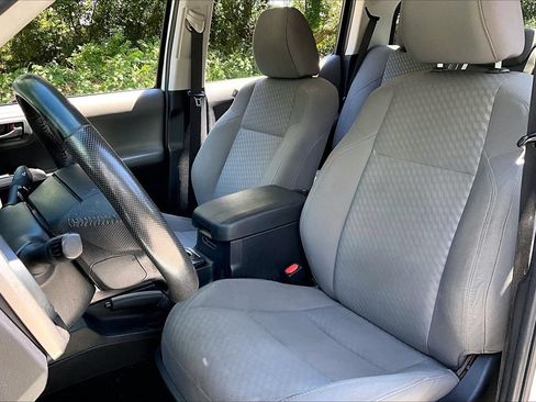 Used 2022 Toyota Tacoma SR5 AWD/4WD image 18