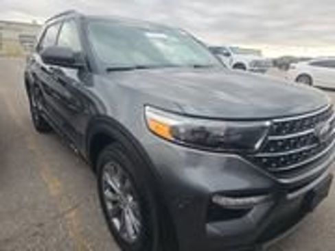 Used 2022 Ford Explorer XLT w/ Equipment Group 202A image 3