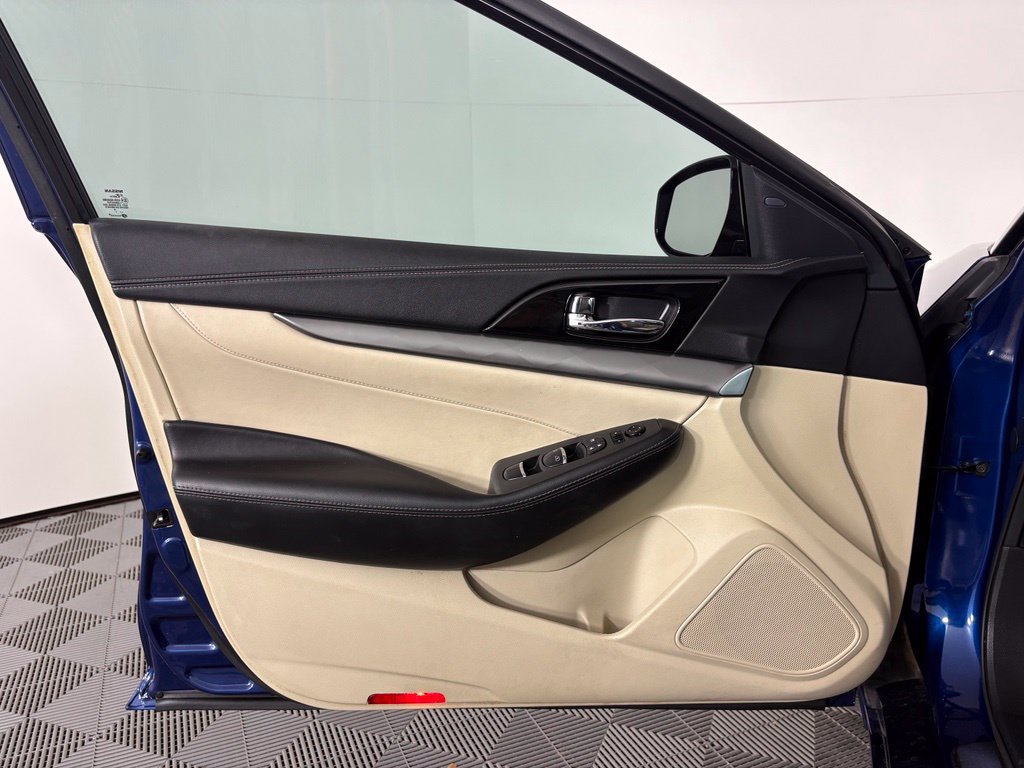 Used 2022 Nissan Maxima SV w/ Floor Mat Group FWD image 12