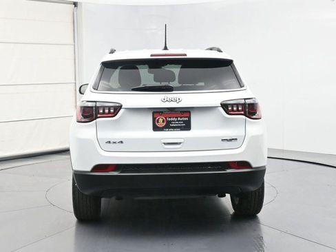 Used 2025 Jeep Compass Latitude AWD/4WD image 4