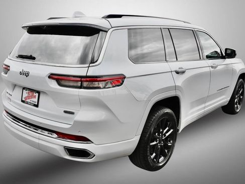 Used 2021 Jeep Grand Cherokee L Overland w/ Luxury Tech Group IV AWD/4WD image 7
