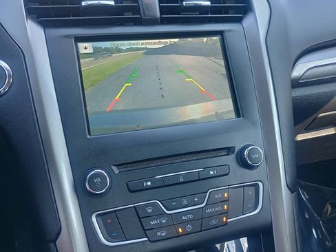 Used 2017 Ford Fusion SE w/ Fusion SE Technology Package FWD image 12