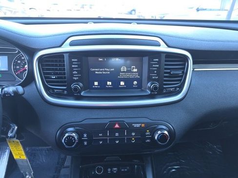Used 2019 Kia Sorento LX image 29