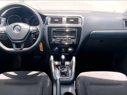 Used 2015 Volkswagen Jetta TDI S FWD image 10