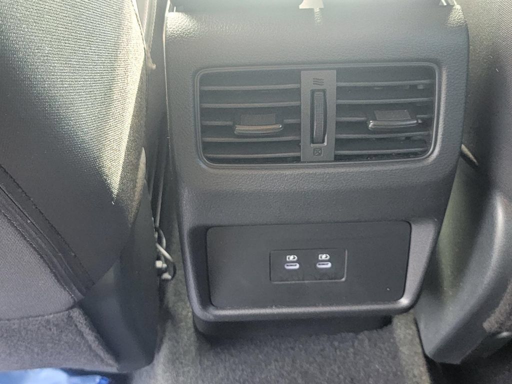 Used 2026 Nissan Rogue SV AWD/4WD image 32