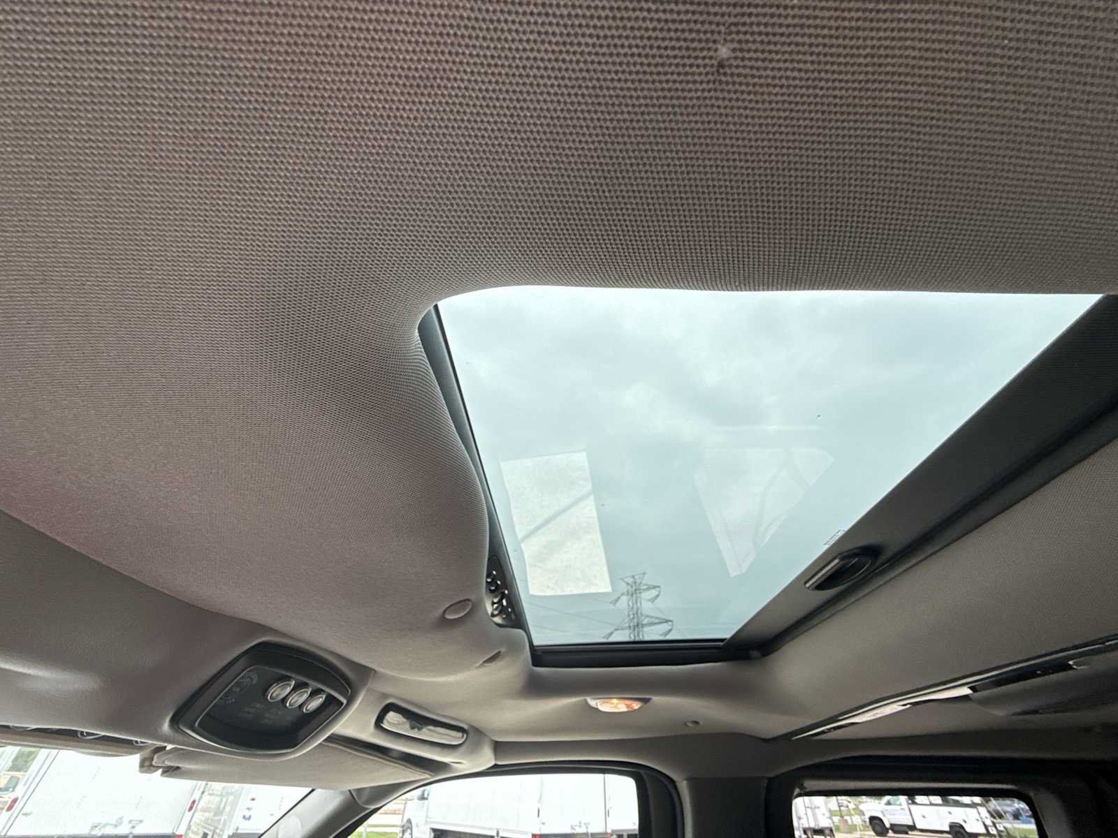 Used 2015 Chevrolet Express 2500 RWD image 17
